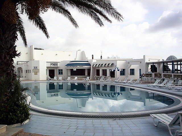 hotel s bazénem v Tunisu