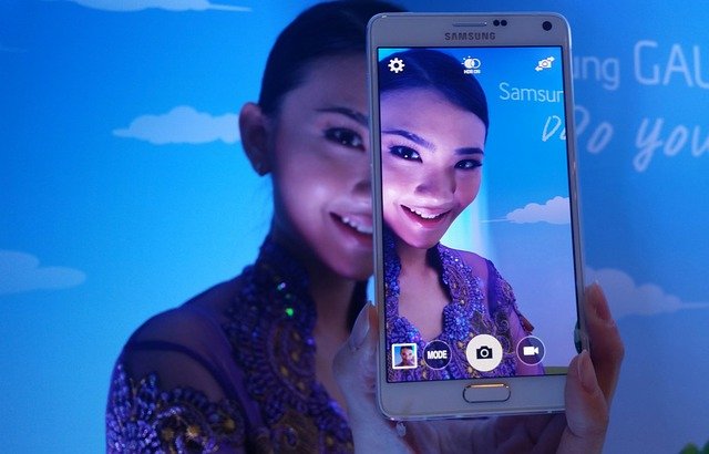mobil Samsung s modelkou